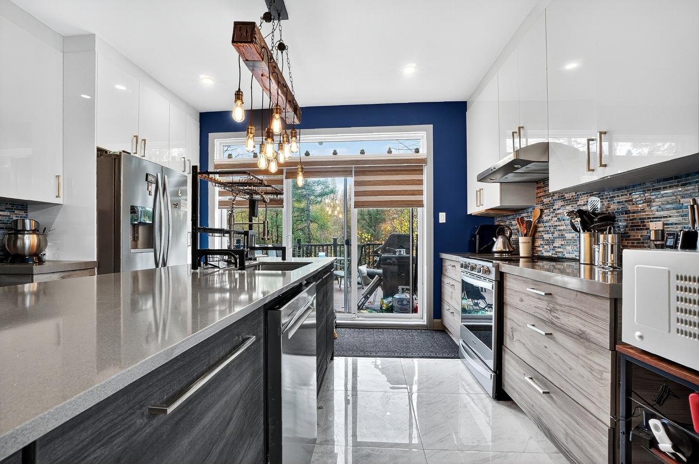 Kitchen - 1855 Ch. Morrisson, Saint-Lin/Laurentides, QC - Indoor Photo Showing Kitchen With Upgraded Kitchen