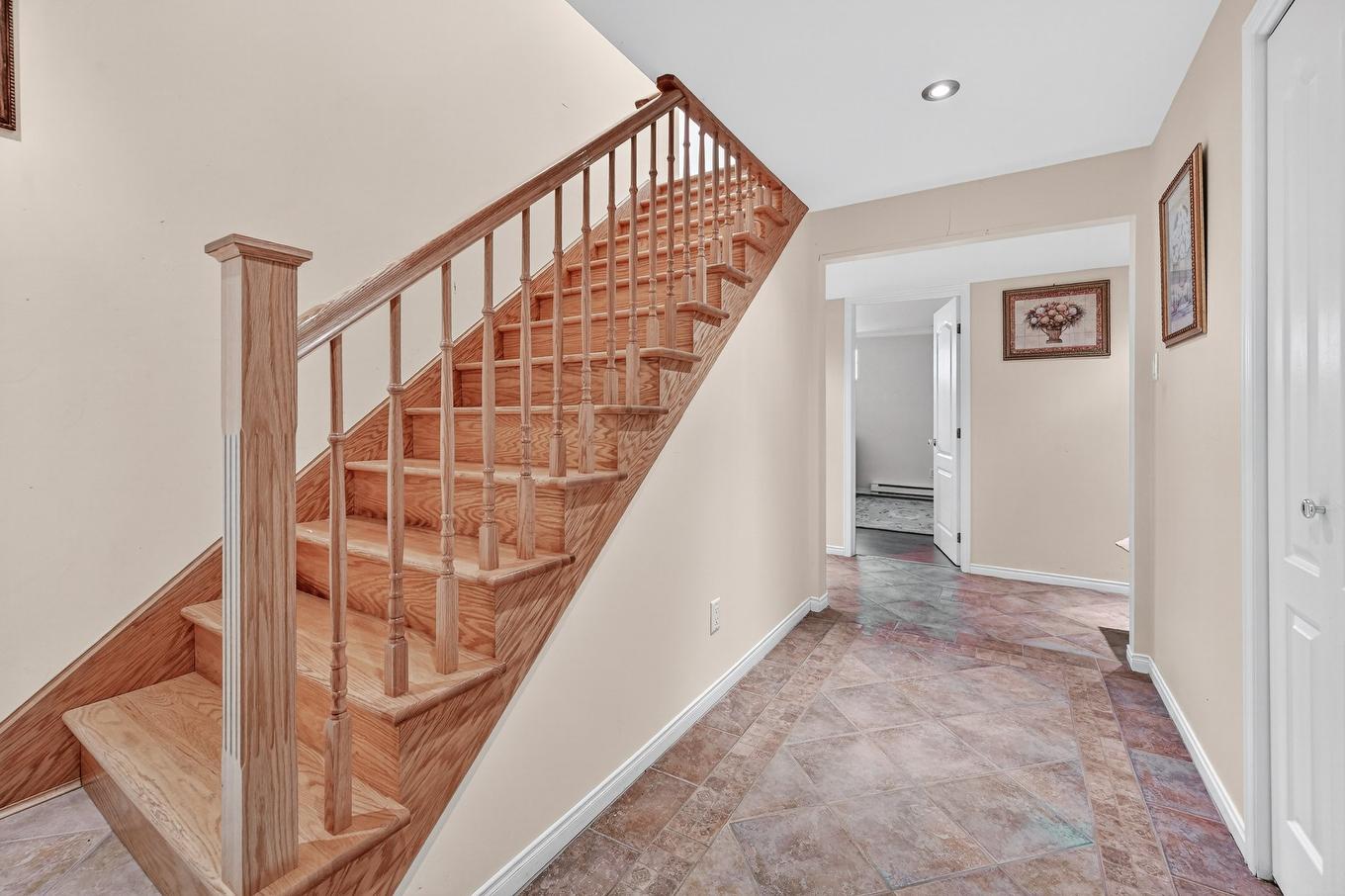 Escalier - 67 Rue Pierre-Vézina, Saint-Jean-Sur-Richelieu, QC - Indoor Photo Showing Other Room