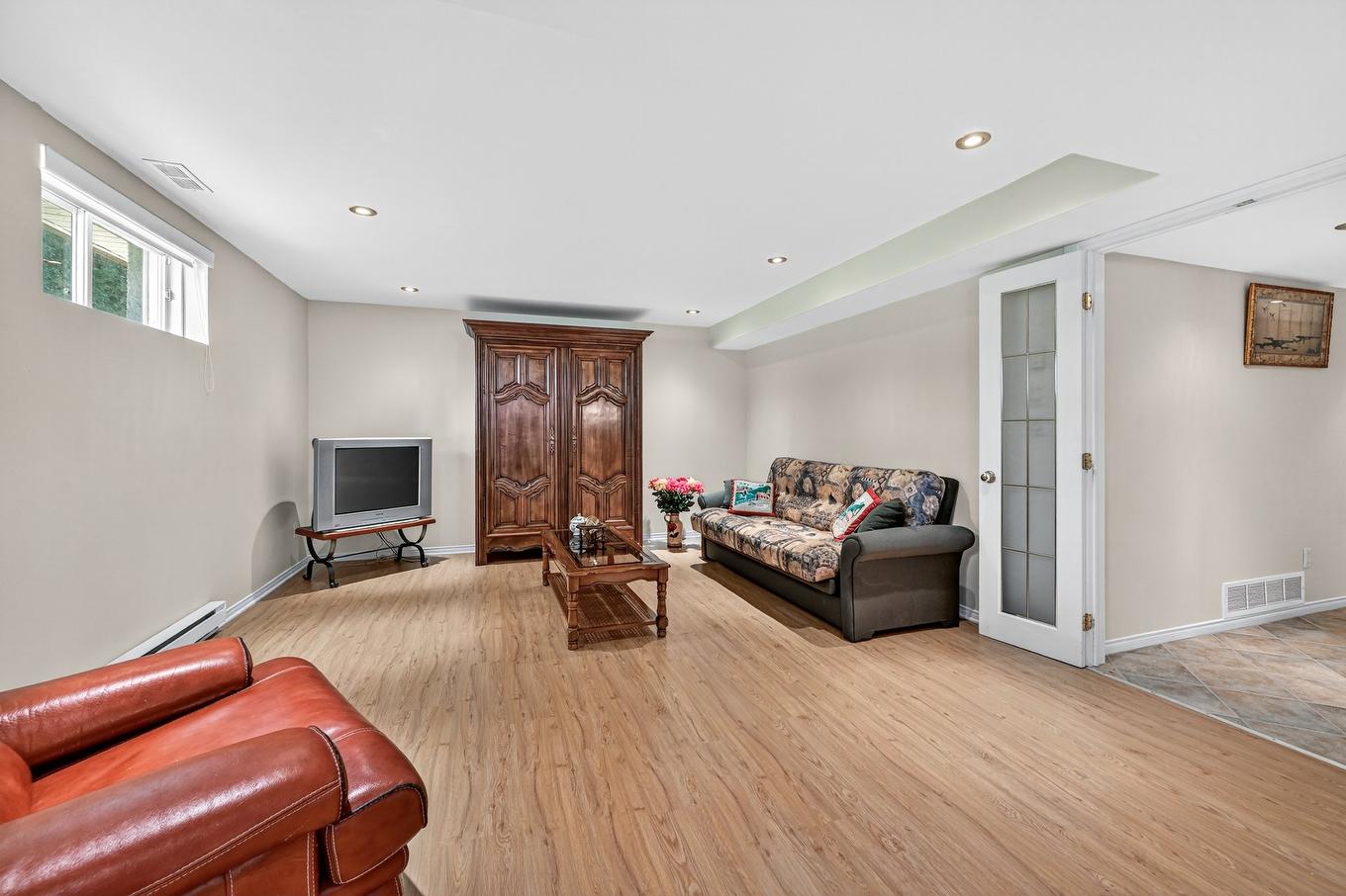 Salle familiale - 67 Rue Pierre-Vézina, Saint-Jean-Sur-Richelieu, QC - Indoor