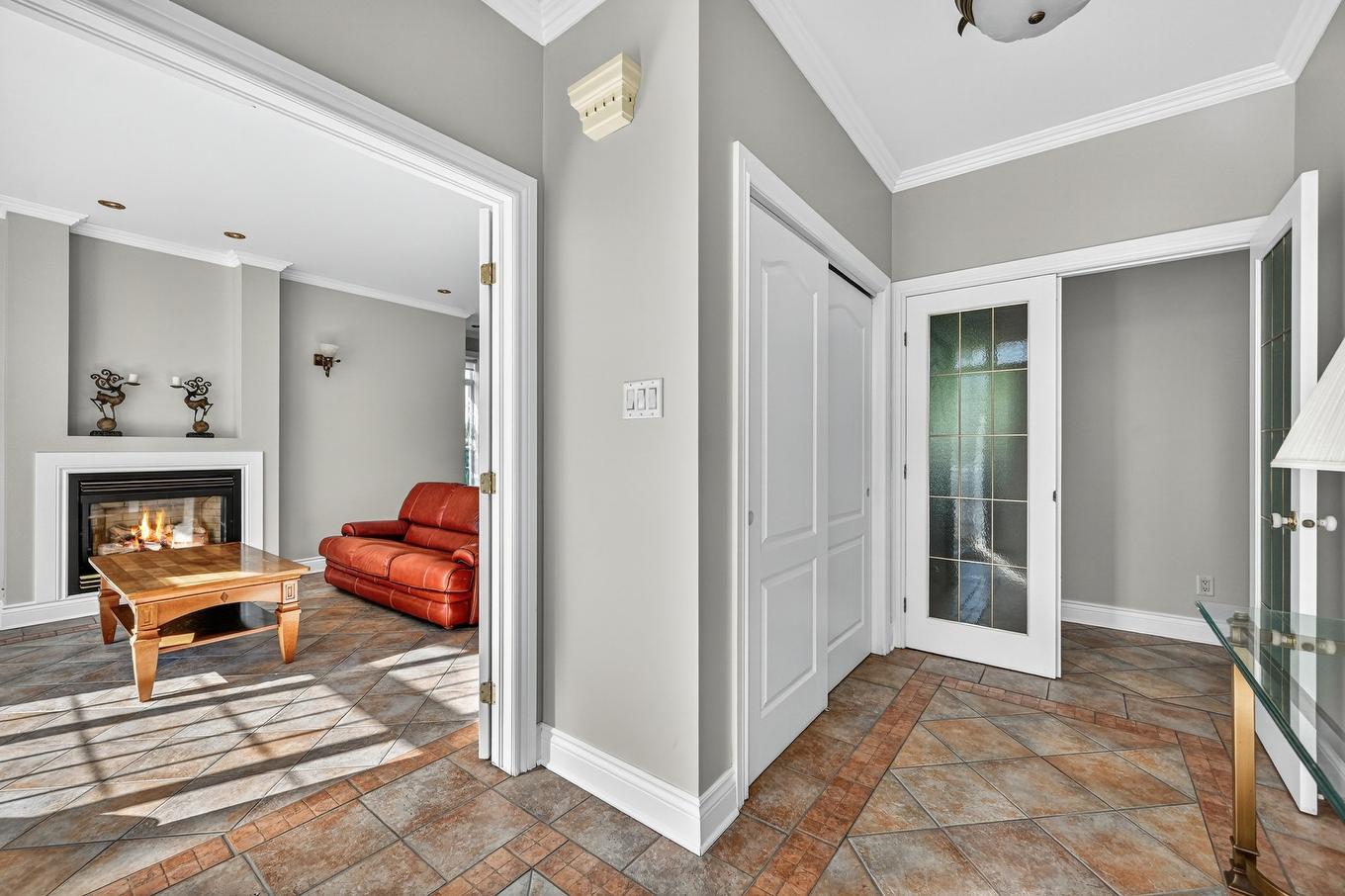 Autre - 67 Rue Pierre-Vézina, Saint-Jean-Sur-Richelieu, QC - Indoor Photo Showing Other Room With Fireplace