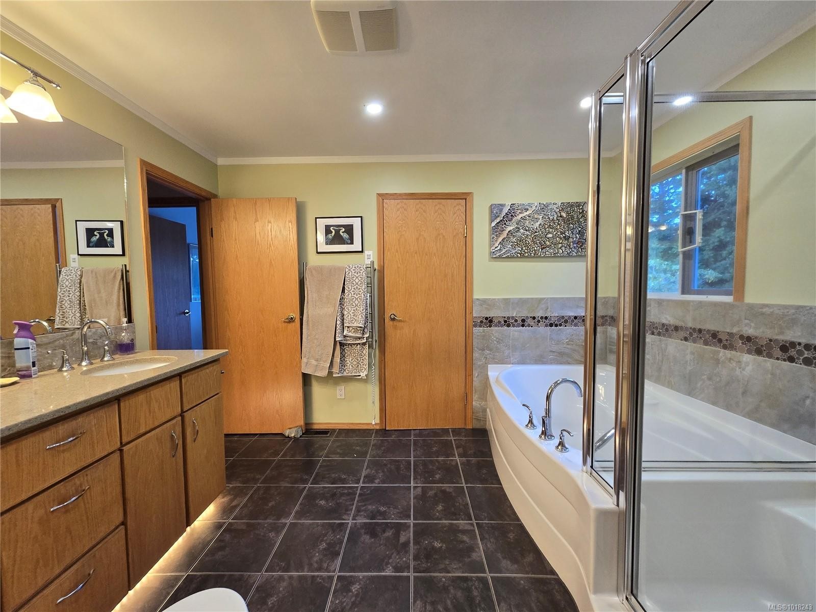 270 Cedar St, Tofino, BC