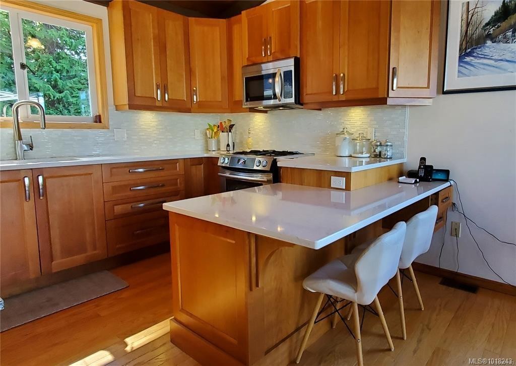 270 Cedar St, Tofino, BC