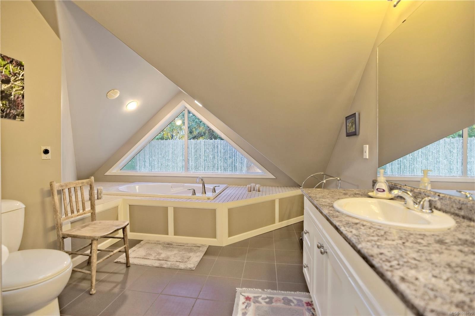 178 Elizabeth Dr, Salt Spring, BC