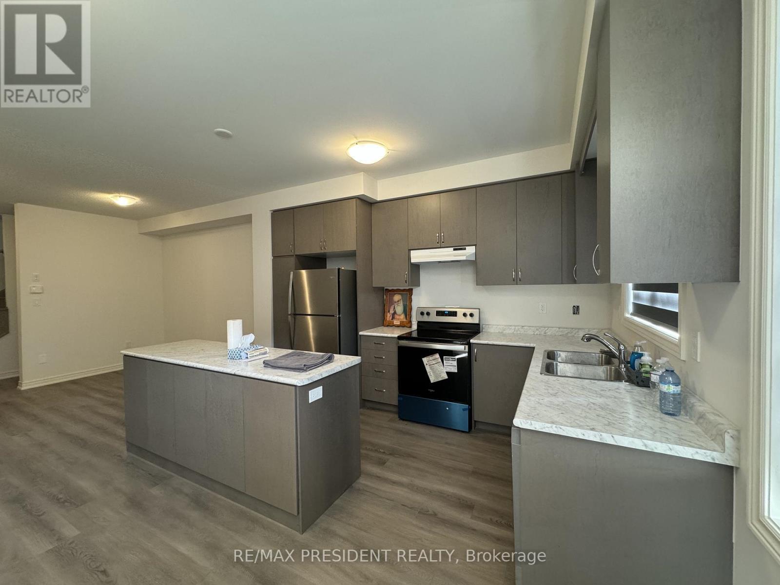 45 Gledhill Crescent, Cambridge, ON - Indoor Photo Showing Kitchen With Double Sink