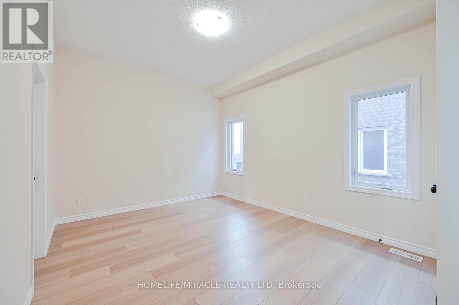 16 Munn Crescent, Brant, ON - Indoor Photo Showing Other Room