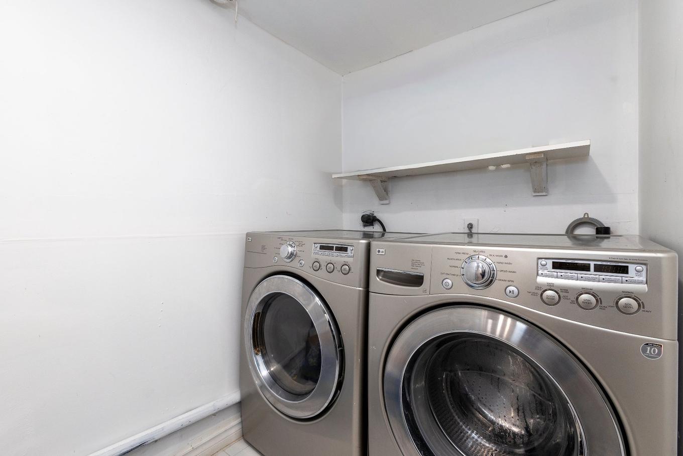 Salle de lavage - 12055 Av. Éthier, Montréal (Montréal-Nord), QC - Indoor Photo Showing Laundry Room