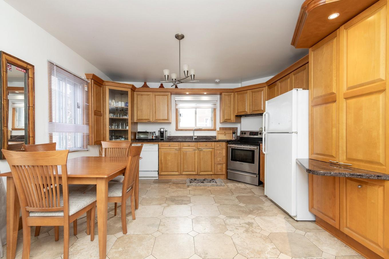 Cuisine - 12055 Av. Éthier, Montréal (Montréal-Nord), QC - Indoor