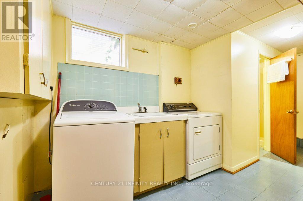 1 Goodland Gate, Toronto (Agincourt South-Malvern West), ON - Indoor Photo Showing Laundry Room