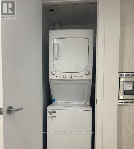 434 - 1 Jarvis Street, Hamilton, ON - Indoor Photo Showing Laundry Room