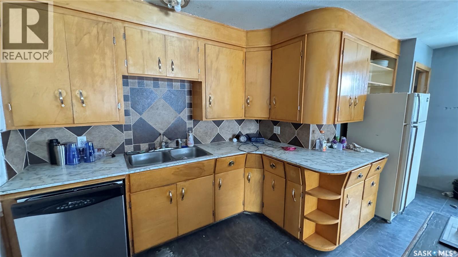 501 2Nd Street, Kenaston, SK - Indoor Photo Showing Kitchen With Double Sink