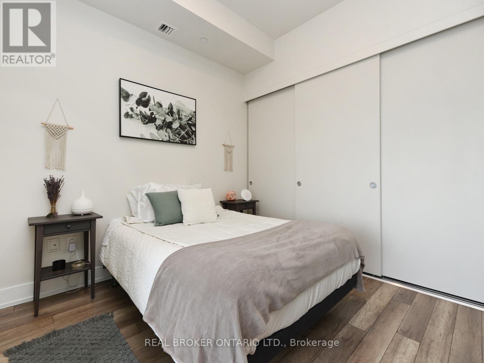 1011 - 100 Champagne Avenue S, Ottawa, ON - Indoor Photo Showing Bedroom