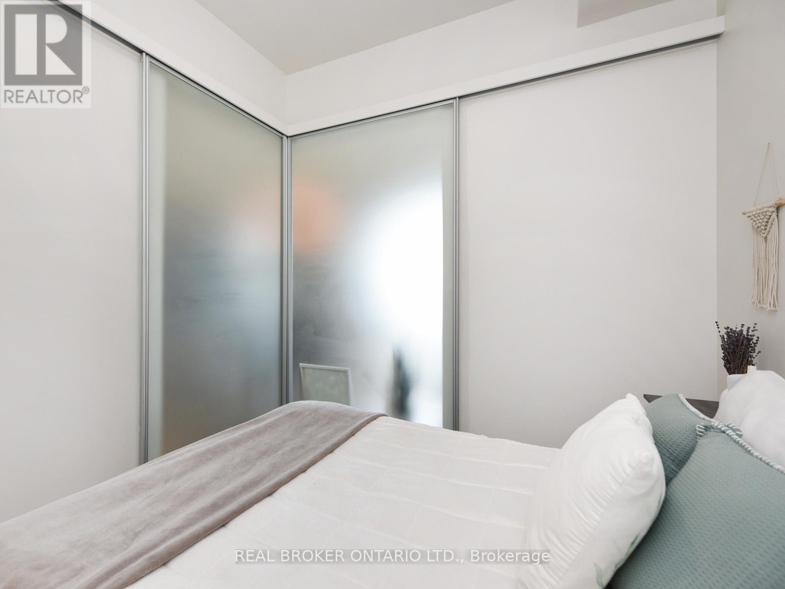 1011 - 100 Champagne Avenue S, Ottawa, ON - Indoor Photo Showing Bedroom