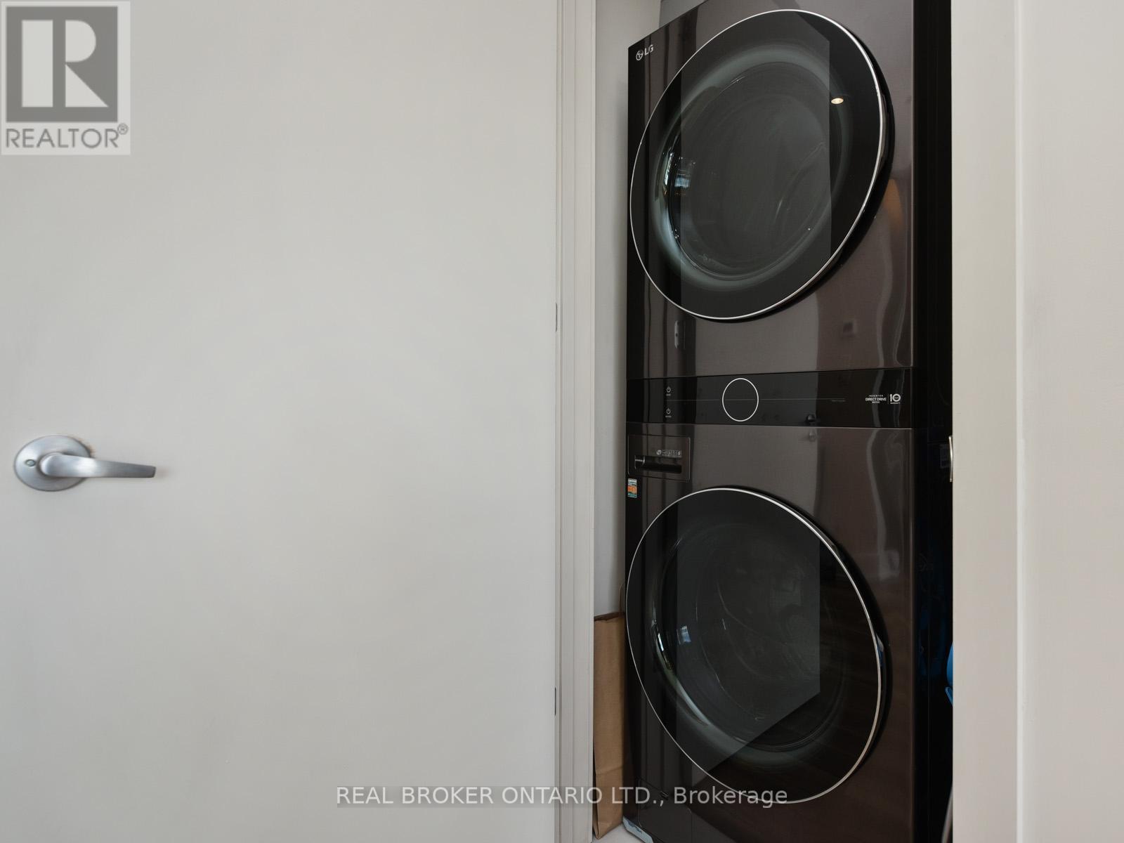 1011 - 100 Champagne Avenue S, Ottawa, ON - Indoor Photo Showing Laundry Room