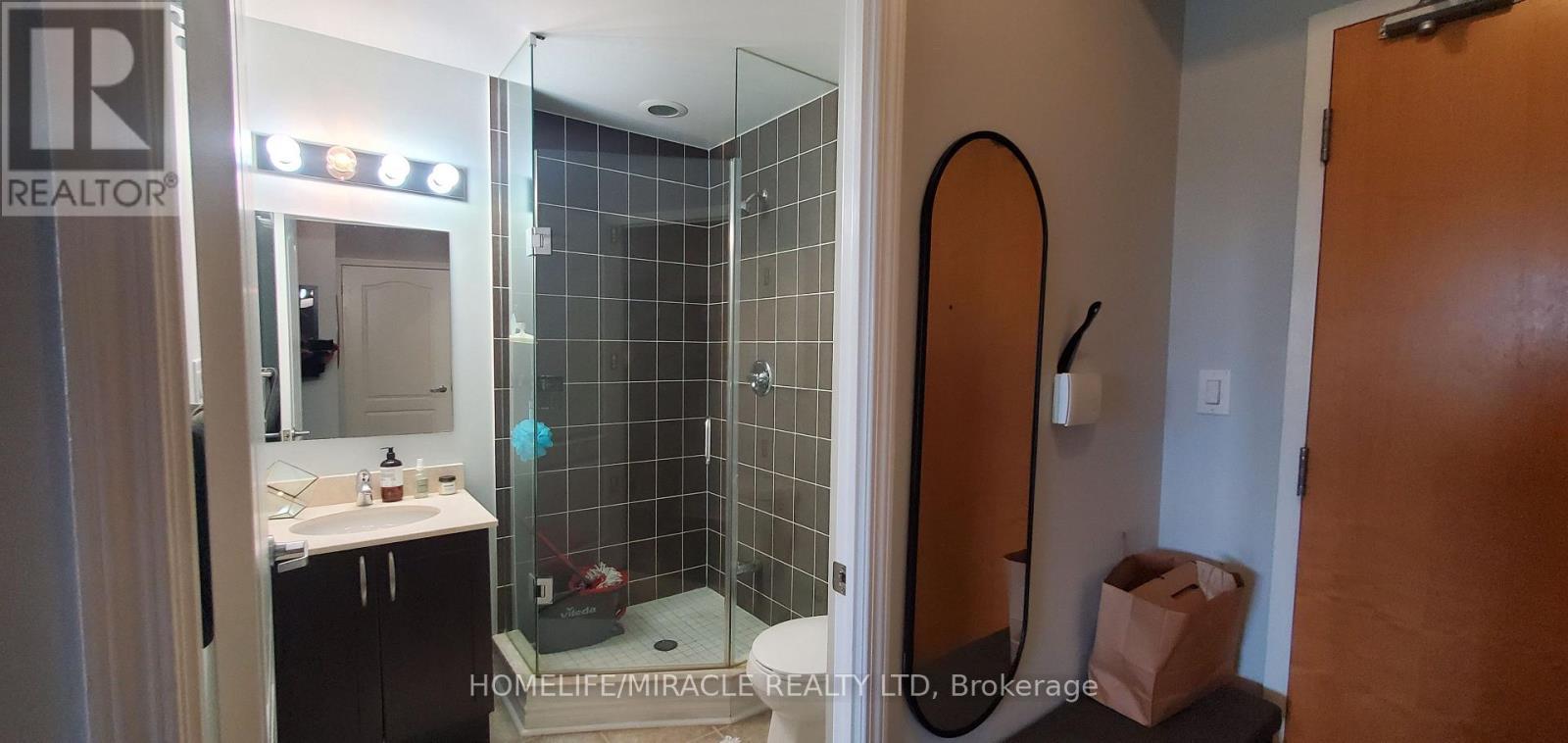 408 - 3865 Lake Shore Boulevard W, Toronto, ON - Indoor Photo Showing Bathroom