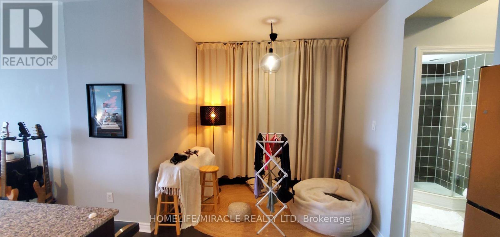 408 - 3865 Lake Shore Boulevard W, Toronto, ON - Indoor