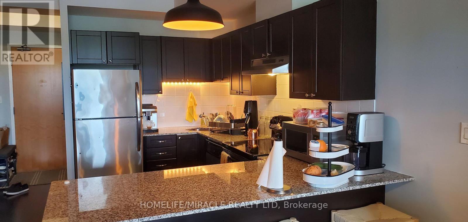 408 - 3865 Lake Shore Boulevard W, Toronto, ON - Indoor Photo Showing Kitchen With Upgraded Kitchen