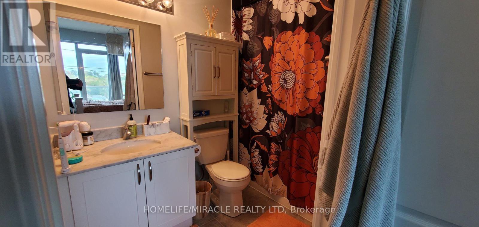 408 - 3865 Lake Shore Boulevard W, Toronto, ON - Indoor Photo Showing Bathroom