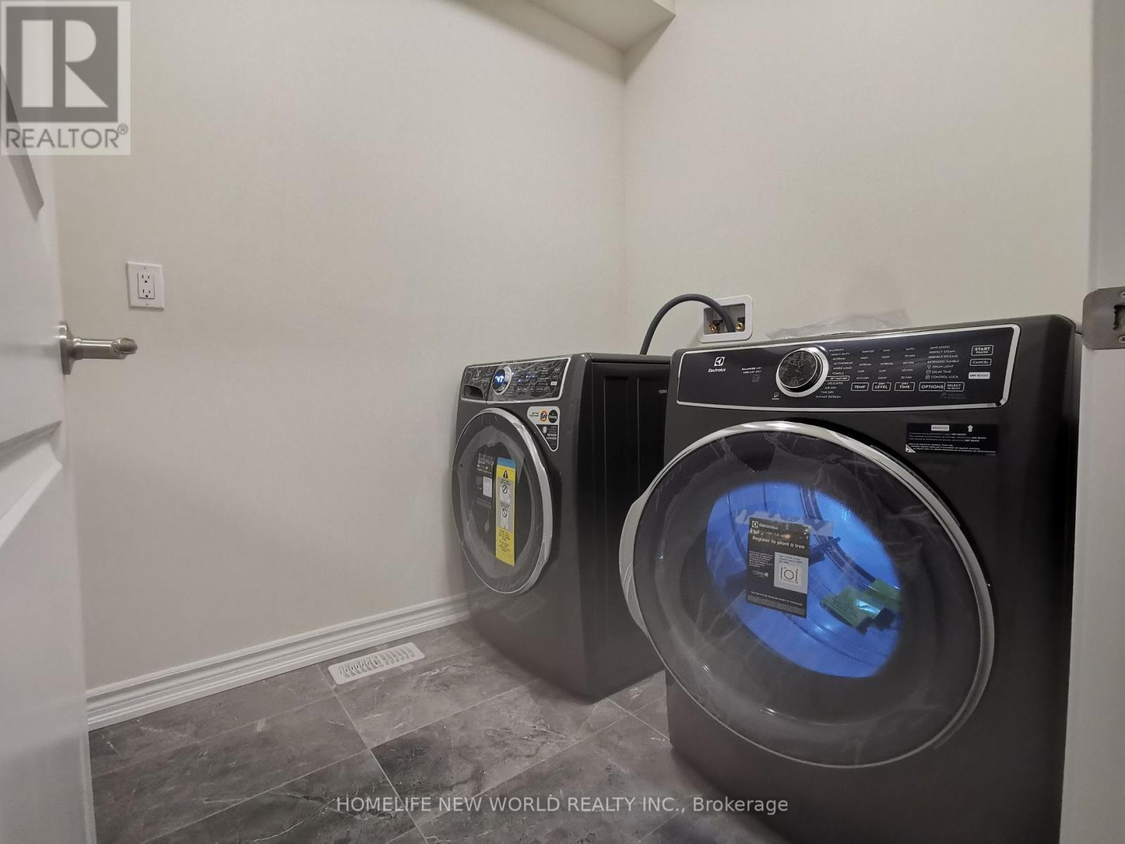 425 Beechwood Forest Lane, Gravenhurst, ON - Indoor Photo Showing Laundry Room
