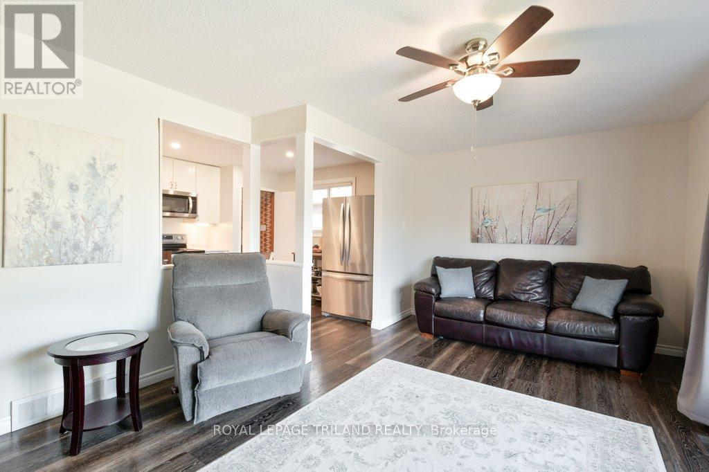 59 Confederation Drive, St. Thomas, ON - Indoor Photo Showing Living Room