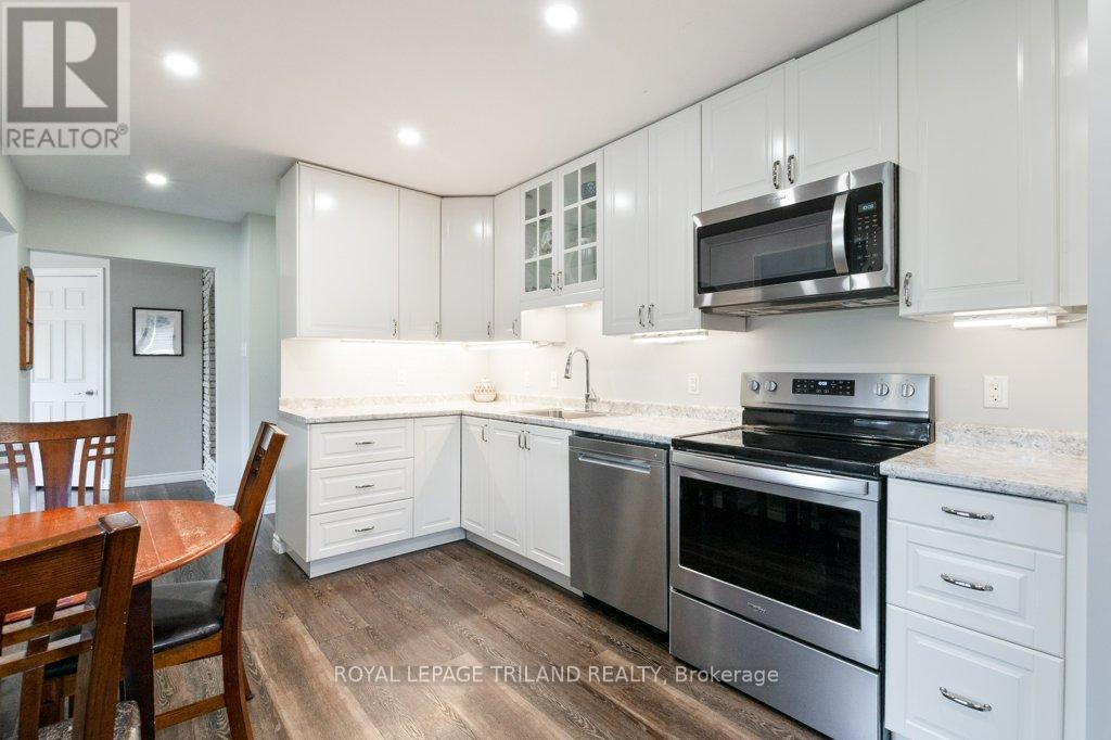59 Confederation Drive, St. Thomas, ON - Indoor Photo Showing Kitchen