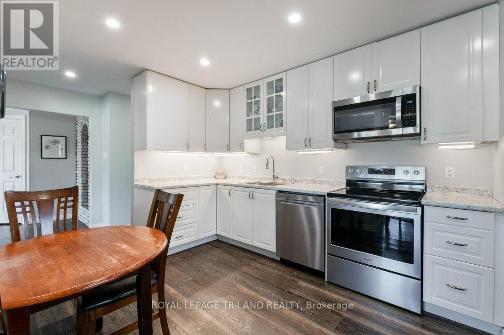 59 Confederation Drive, St. Thomas, ON - Indoor Photo Showing Kitchen