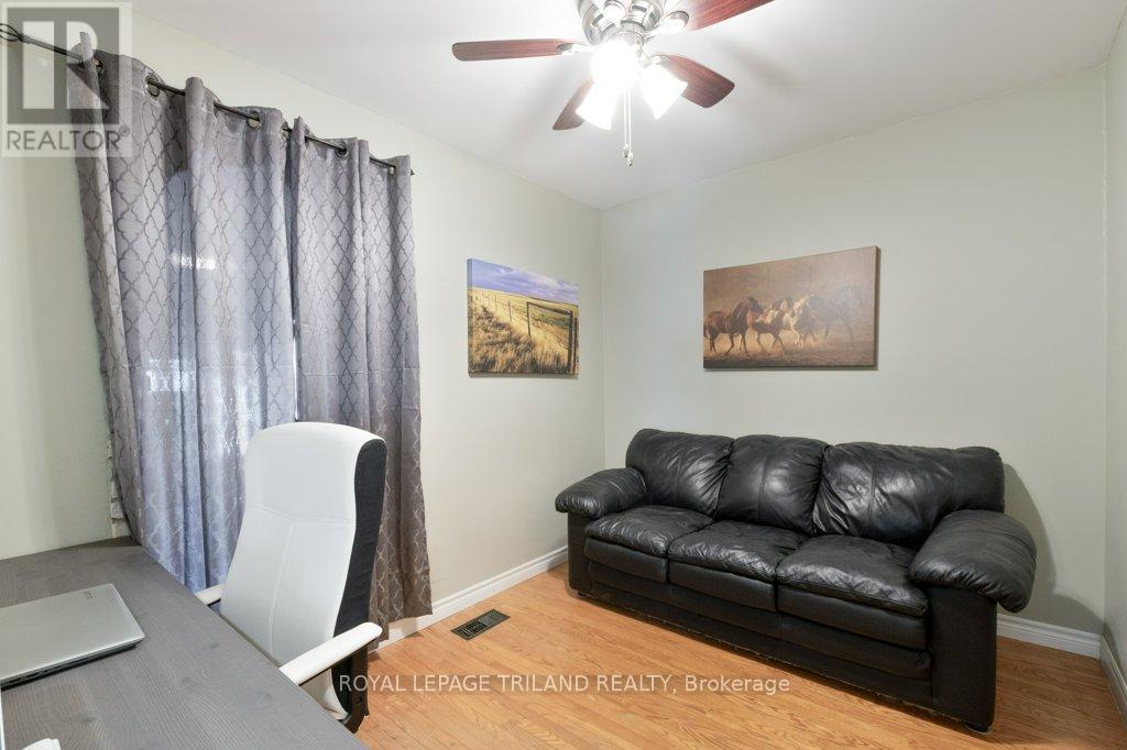 59 Confederation Drive, St. Thomas, ON - Indoor Photo Showing Living Room