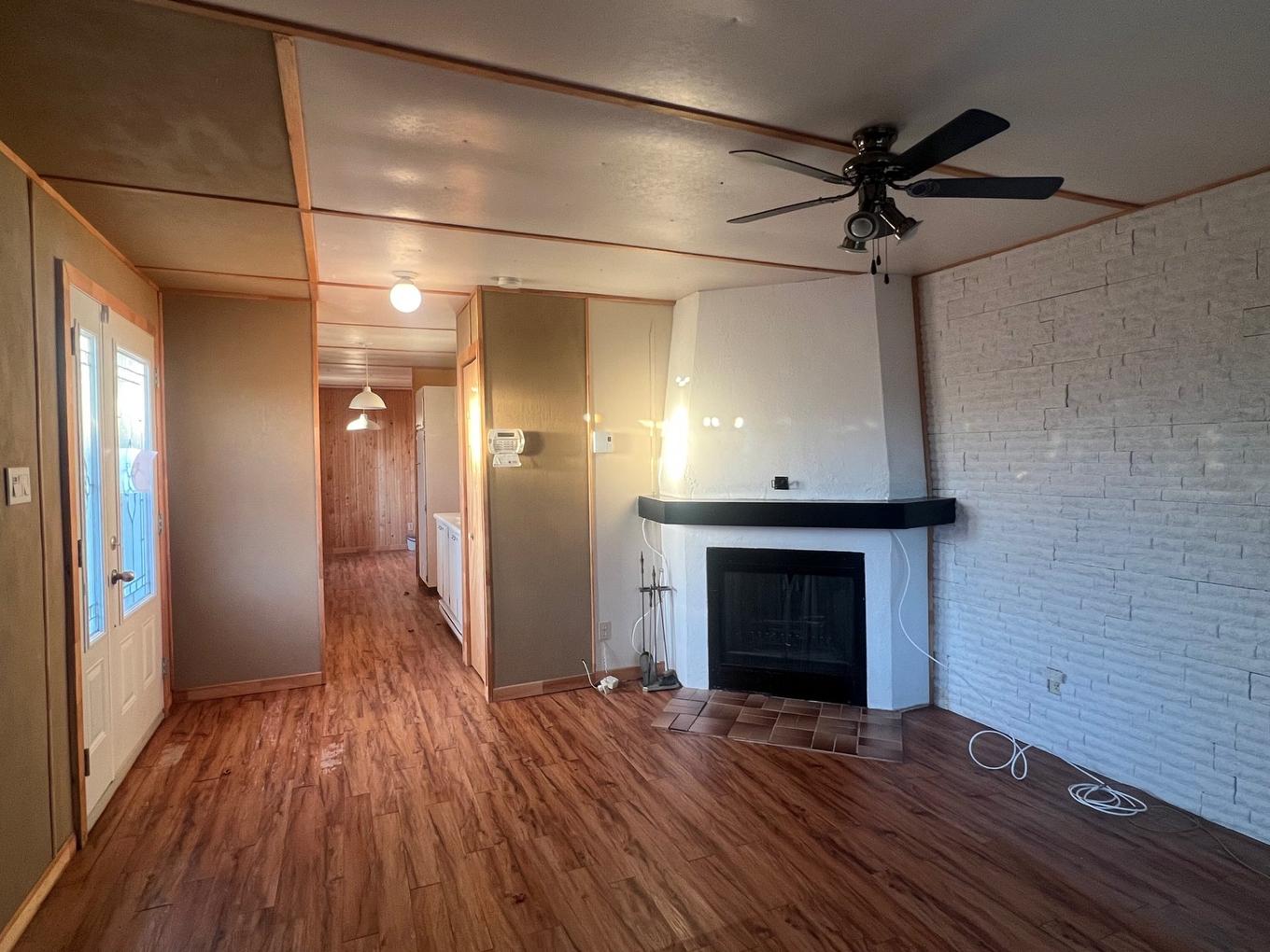 Living room - 187 9E Avenue, Chapais, QC - Indoor With Fireplace