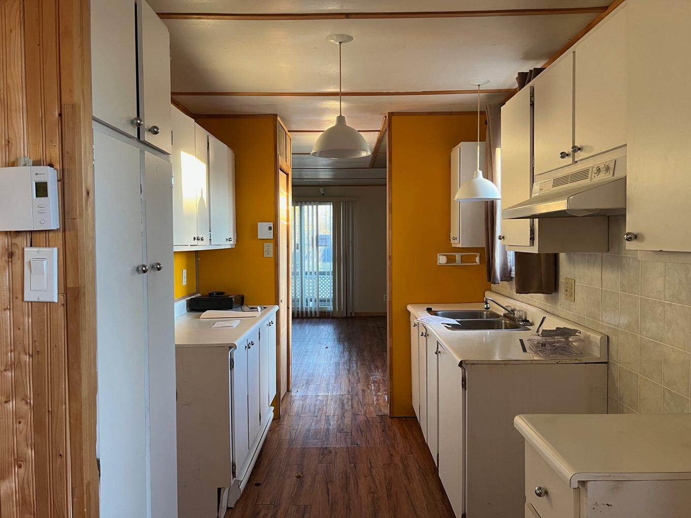 Kitchen - 187 9E Avenue, Chapais, QC - Indoor Photo Showing Kitchen With Double Sink
