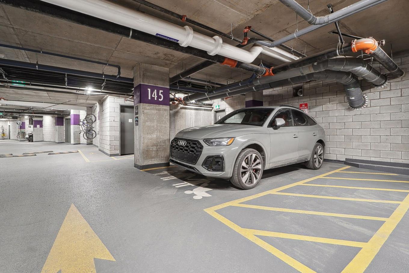 Garage - 1705-101 Rue Peel, Montréal (Le Sud-Ouest), QC - Indoor Photo Showing Garage