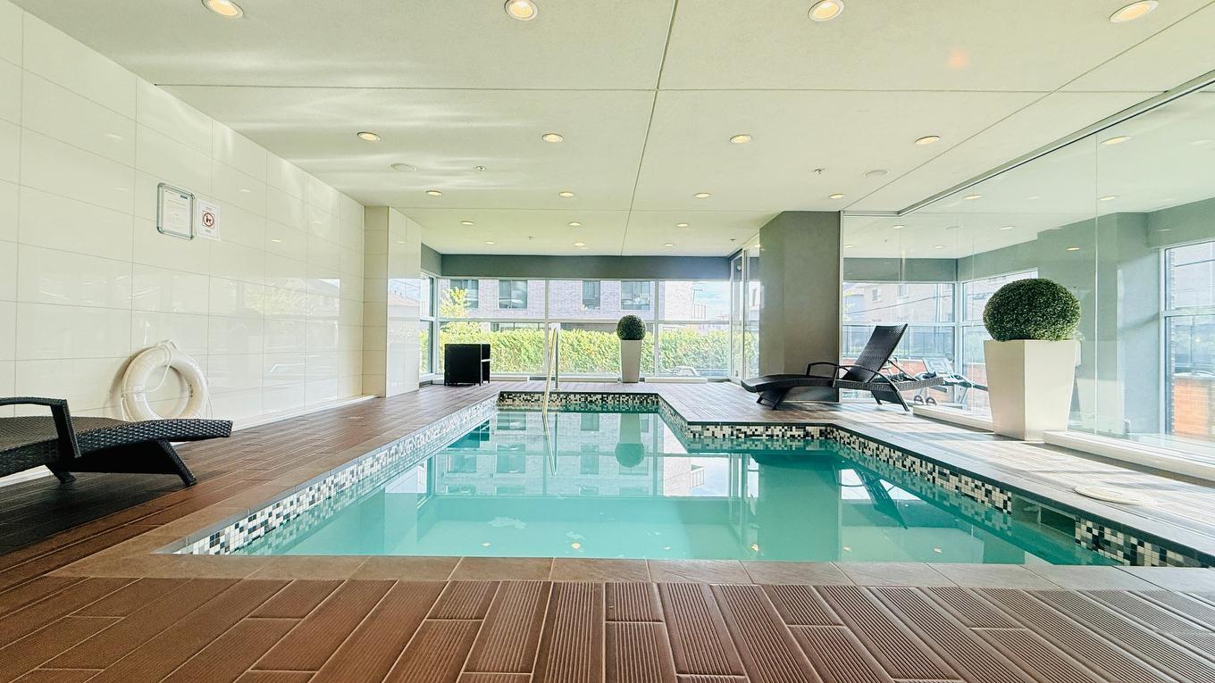 Piscine - 211B-1800 Boul. Angrignon, Montréal (Lasalle), QC - Indoor Photo Showing Other Room With In Ground Pool