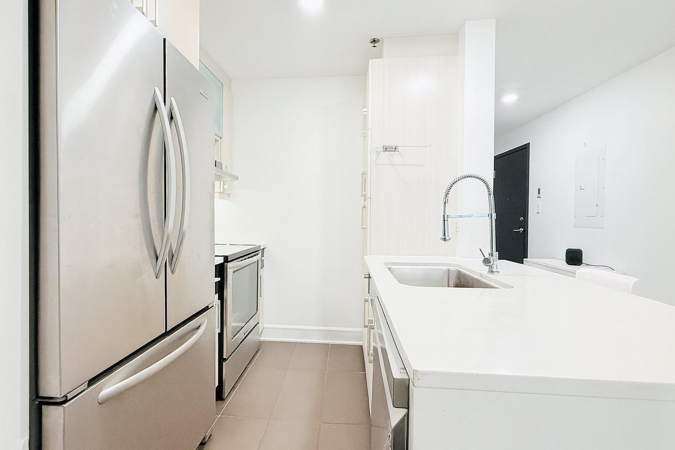 Cuisine - 211B-1800 Boul. Angrignon, Montréal (Lasalle), QC - Indoor Photo Showing Kitchen With Upgraded Kitchen