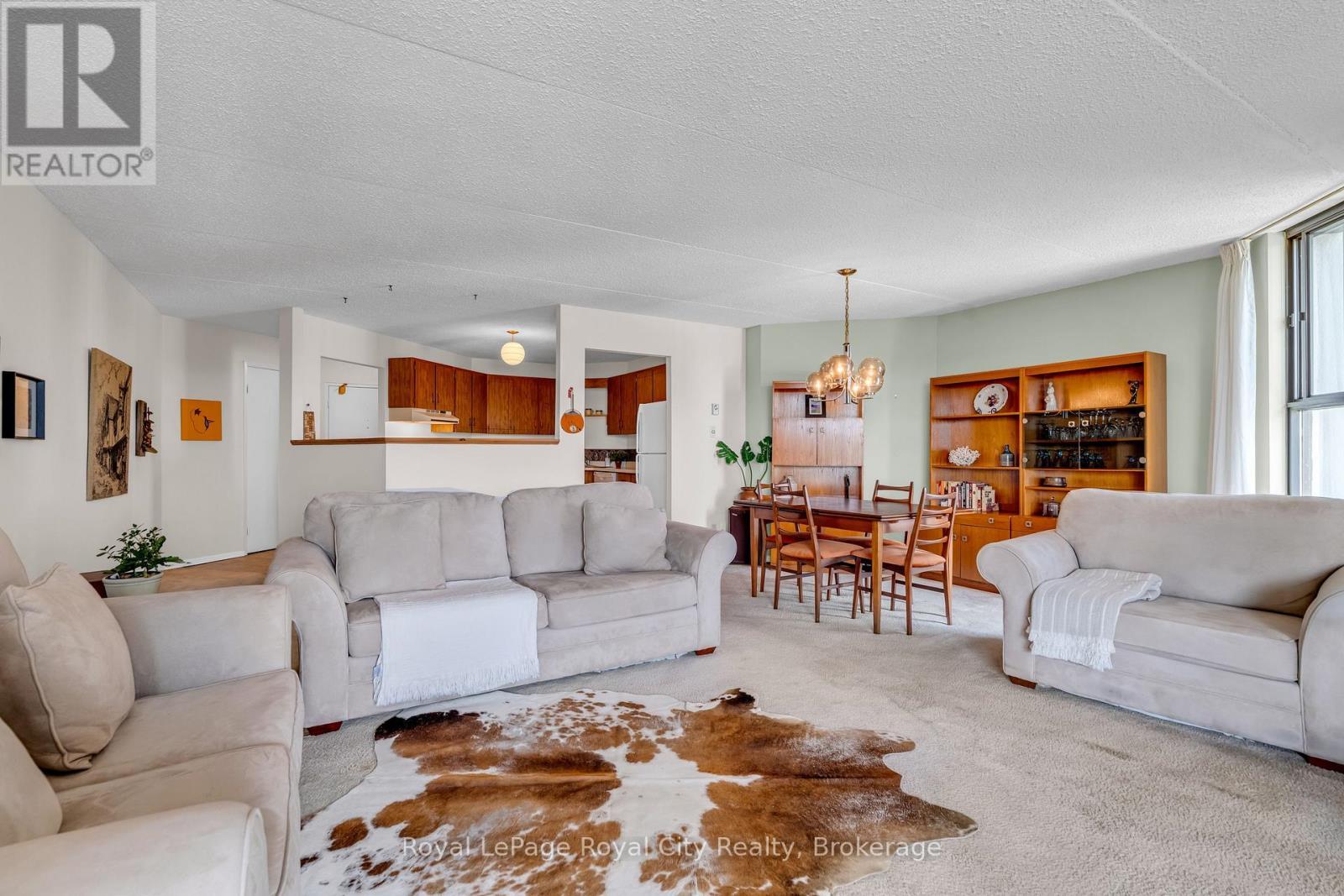803 - 22 Marilyn Drive, Guelph (Riverside Park), ON - Indoor Photo Showing Living Room