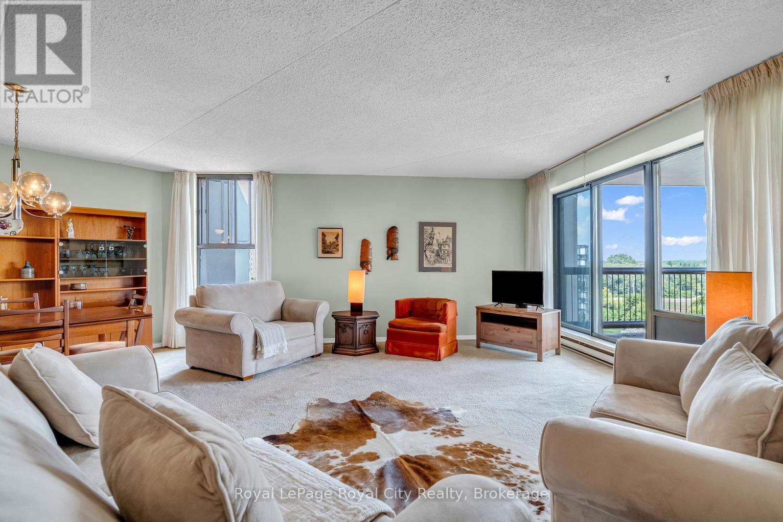 803 - 22 Marilyn Drive, Guelph (Riverside Park), ON - Indoor Photo Showing Living Room