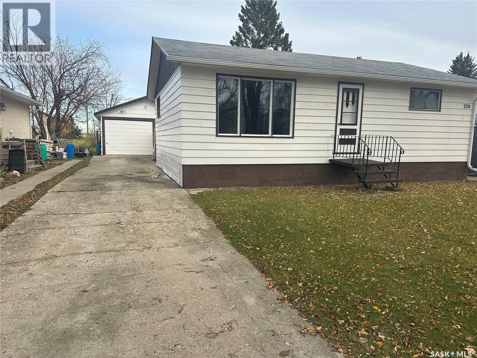 220 Avenue Road, Kamsack, SK - Outdoor With Exterior