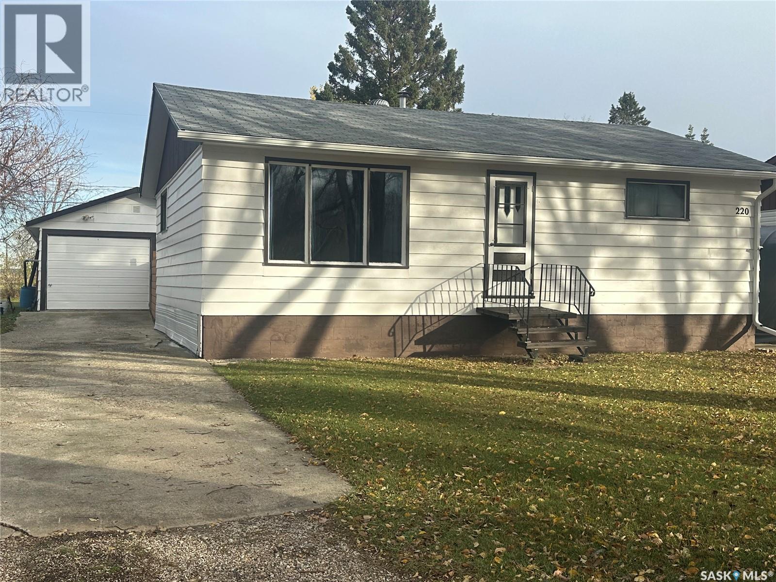 220 Avenue Road, Kamsack, SK - Outdoor