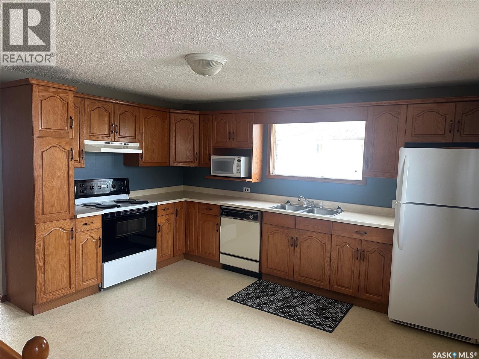 220 Avenue Road, Kamsack, SK - Indoor Photo Showing Kitchen With Double Sink