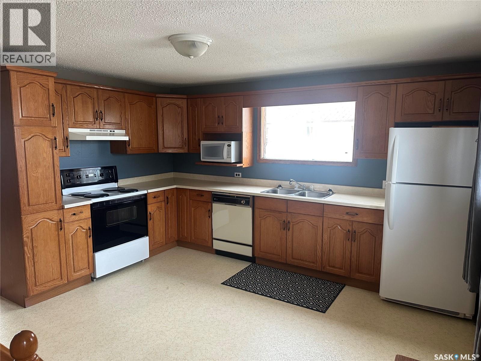 220 Avenue Road, Kamsack, SK - Indoor Photo Showing Kitchen With Double Sink
