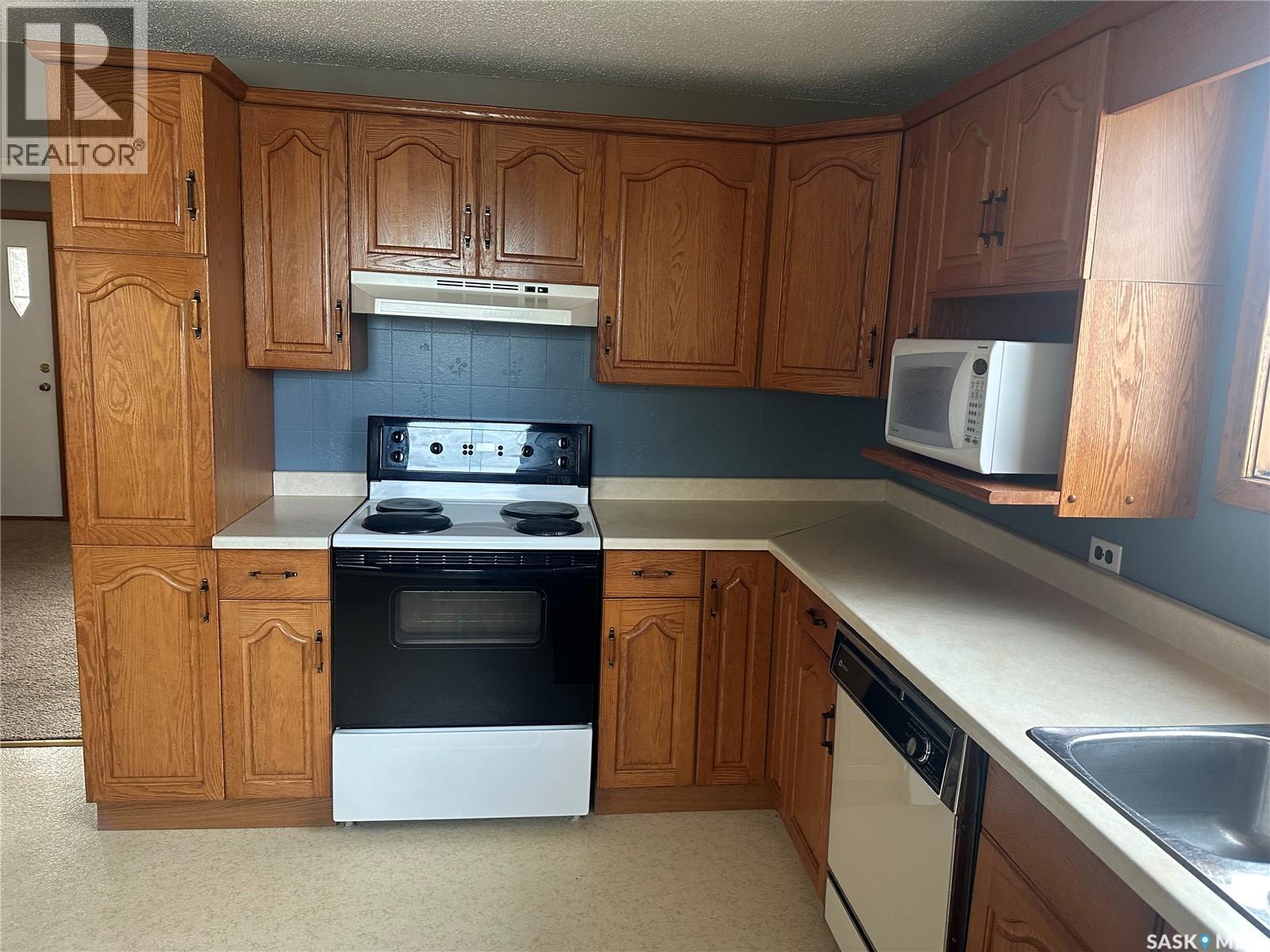 220 Avenue Road, Kamsack, SK - Indoor Photo Showing Kitchen