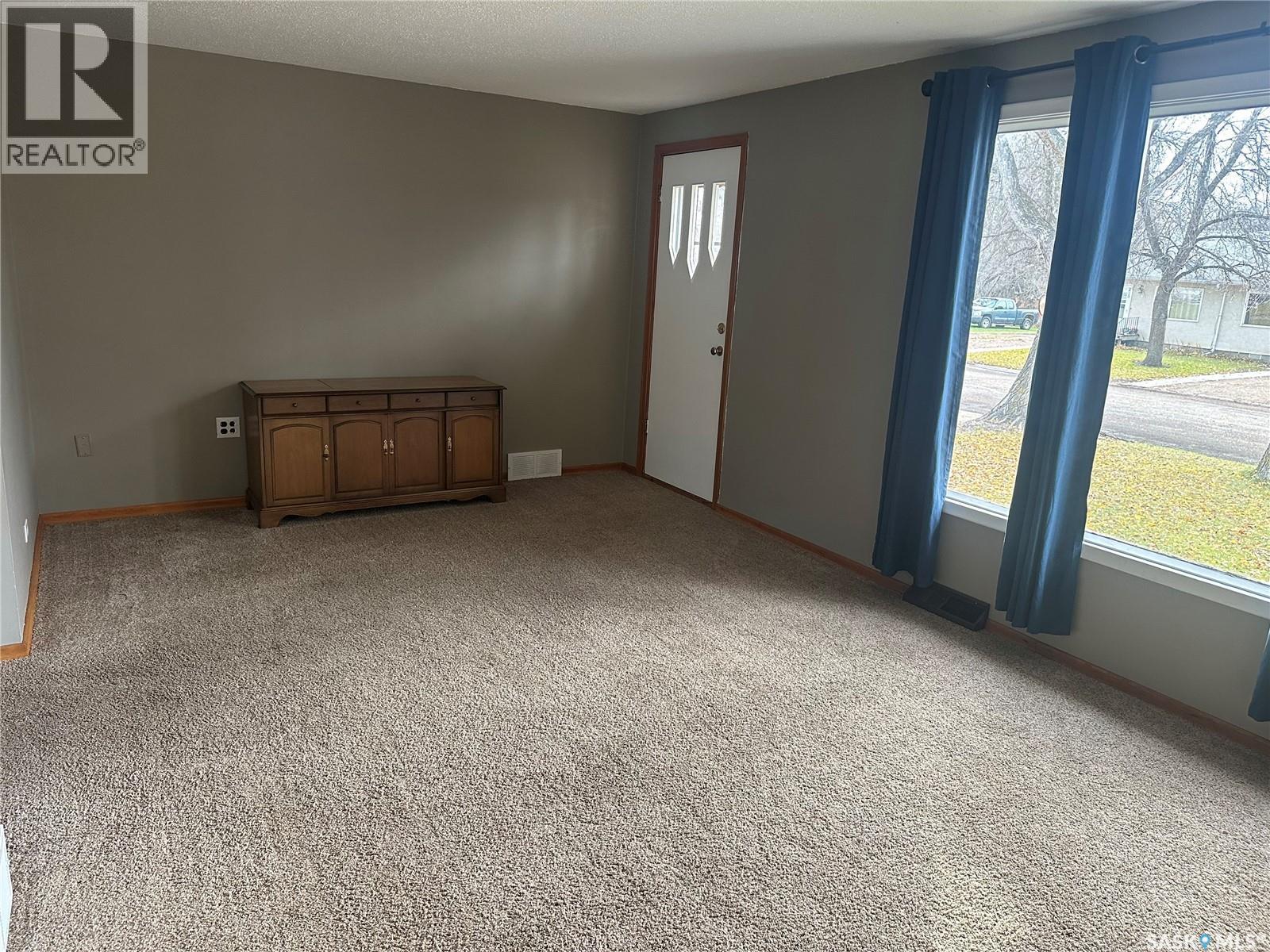 220 Avenue Road, Kamsack, SK - Indoor Photo Showing Other Room
