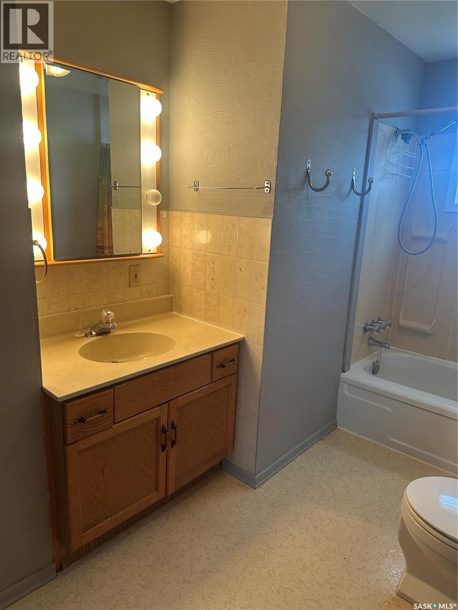 220 Avenue Road, Kamsack, SK - Indoor Photo Showing Bathroom