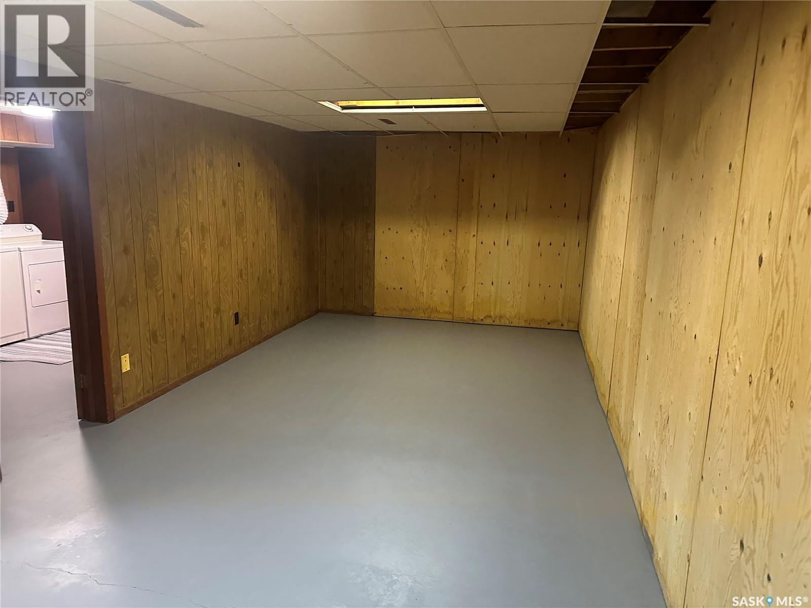 220 Avenue Road, Kamsack, SK - Indoor