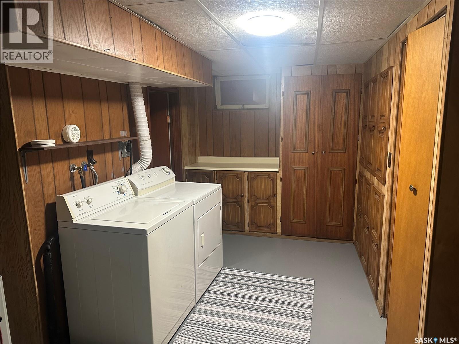 220 Avenue Road, Kamsack, SK - Indoor Photo Showing Laundry Room