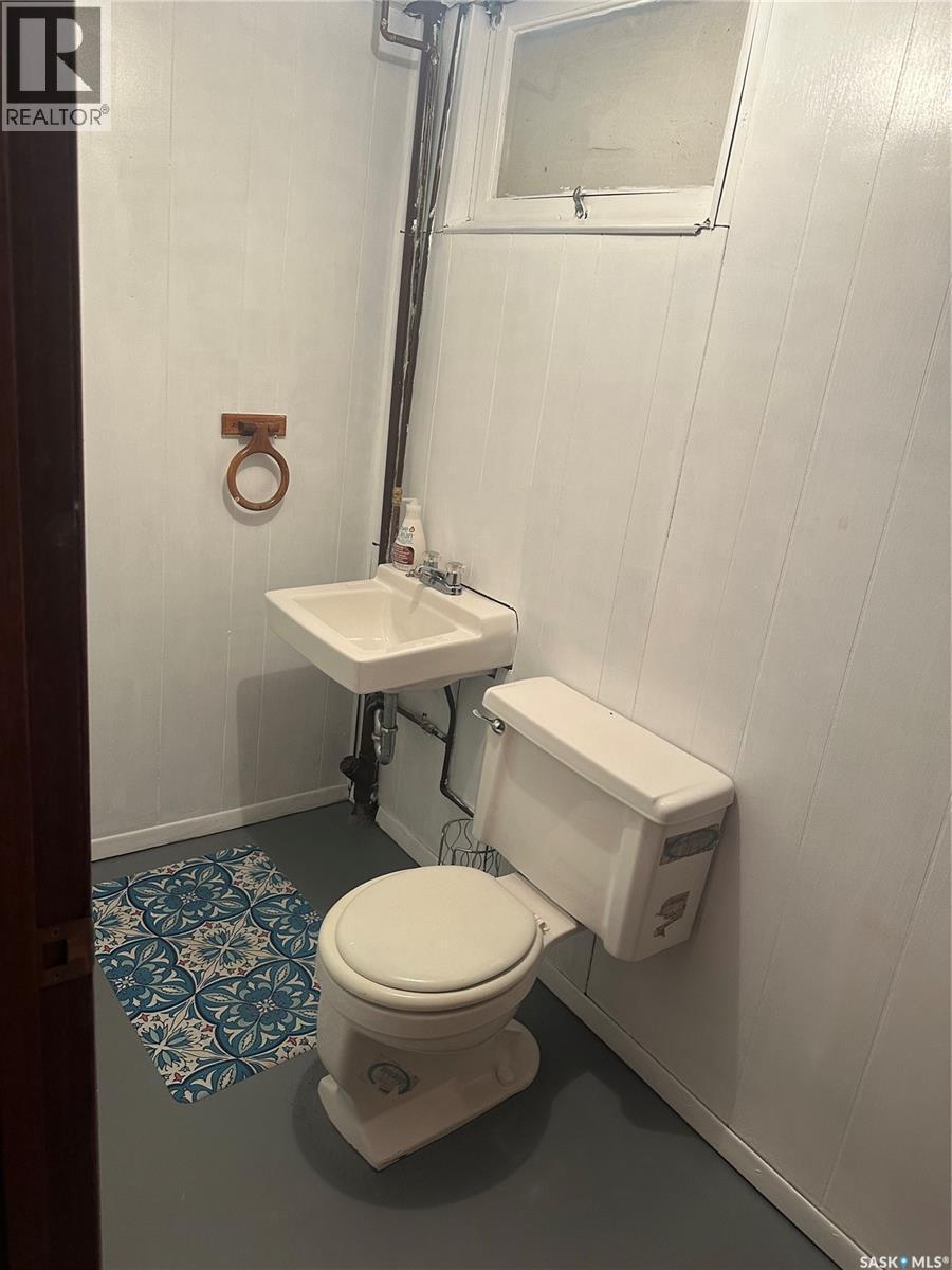 220 Avenue Road, Kamsack, SK - Indoor Photo Showing Bathroom