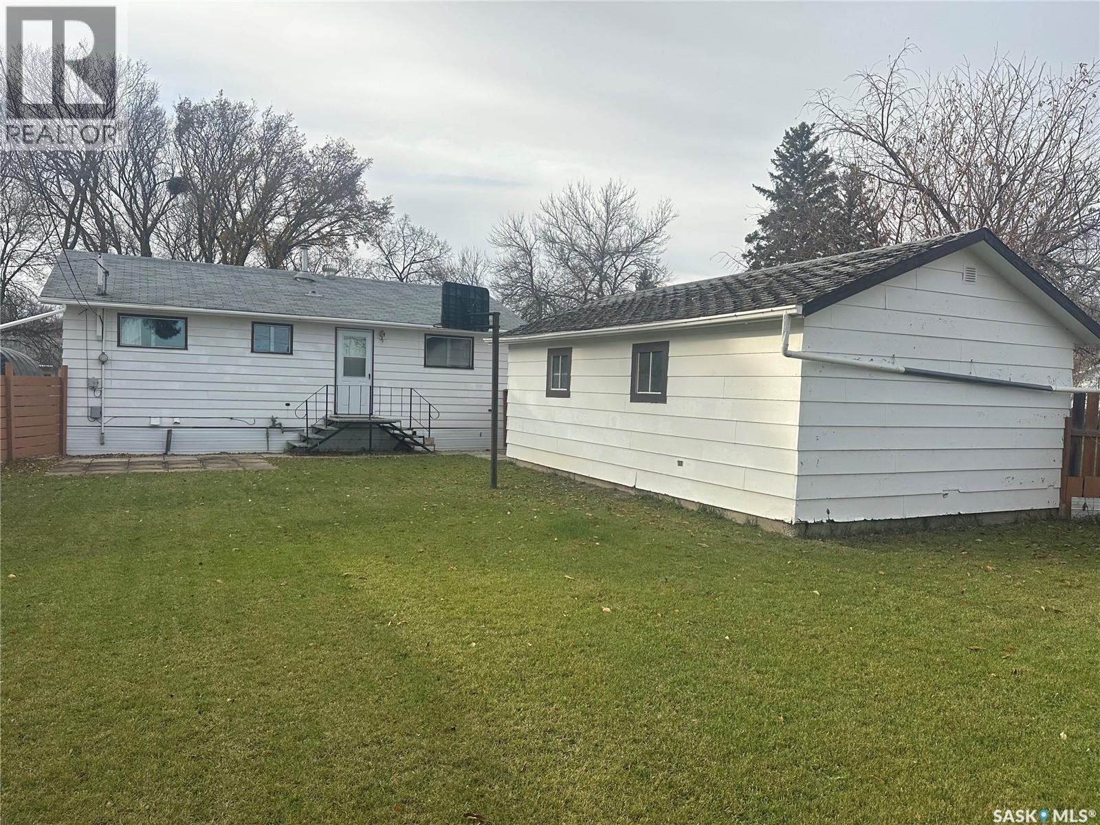 220 Avenue Road, Kamsack, SK - Outdoor
