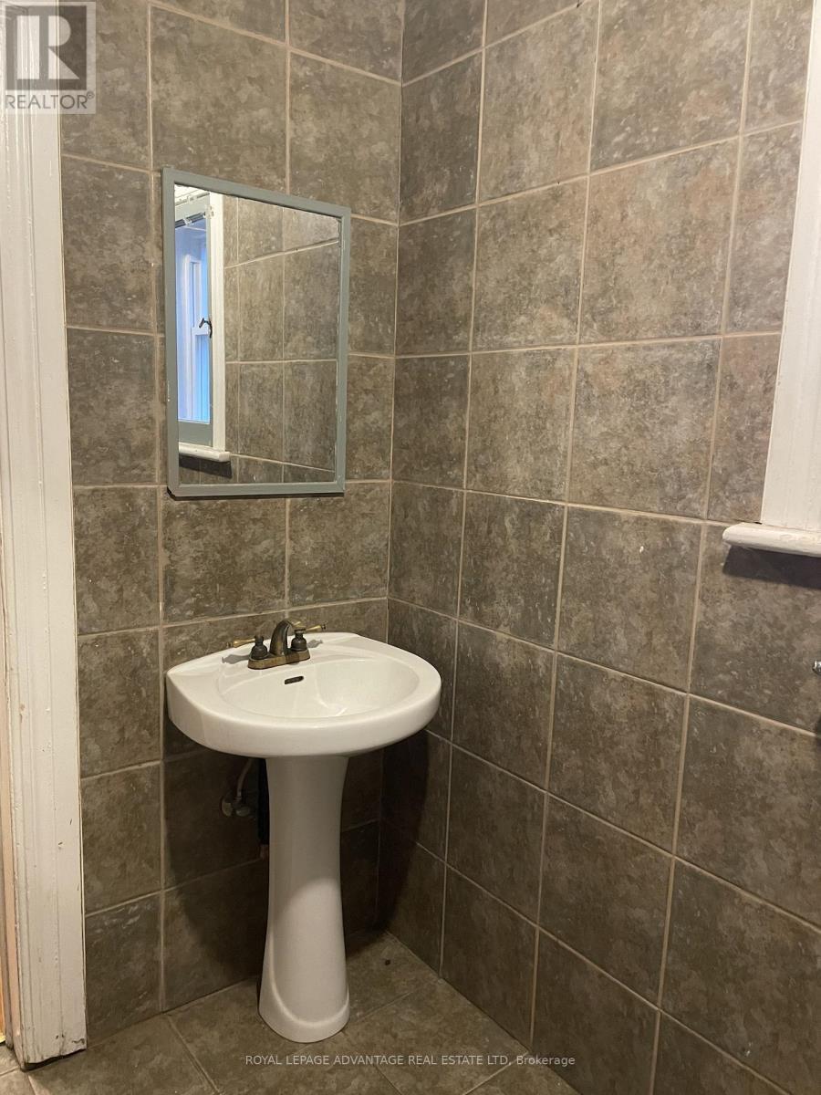 28 Mcewen Avenue, Smiths Falls, ON - Indoor Photo Showing Bathroom