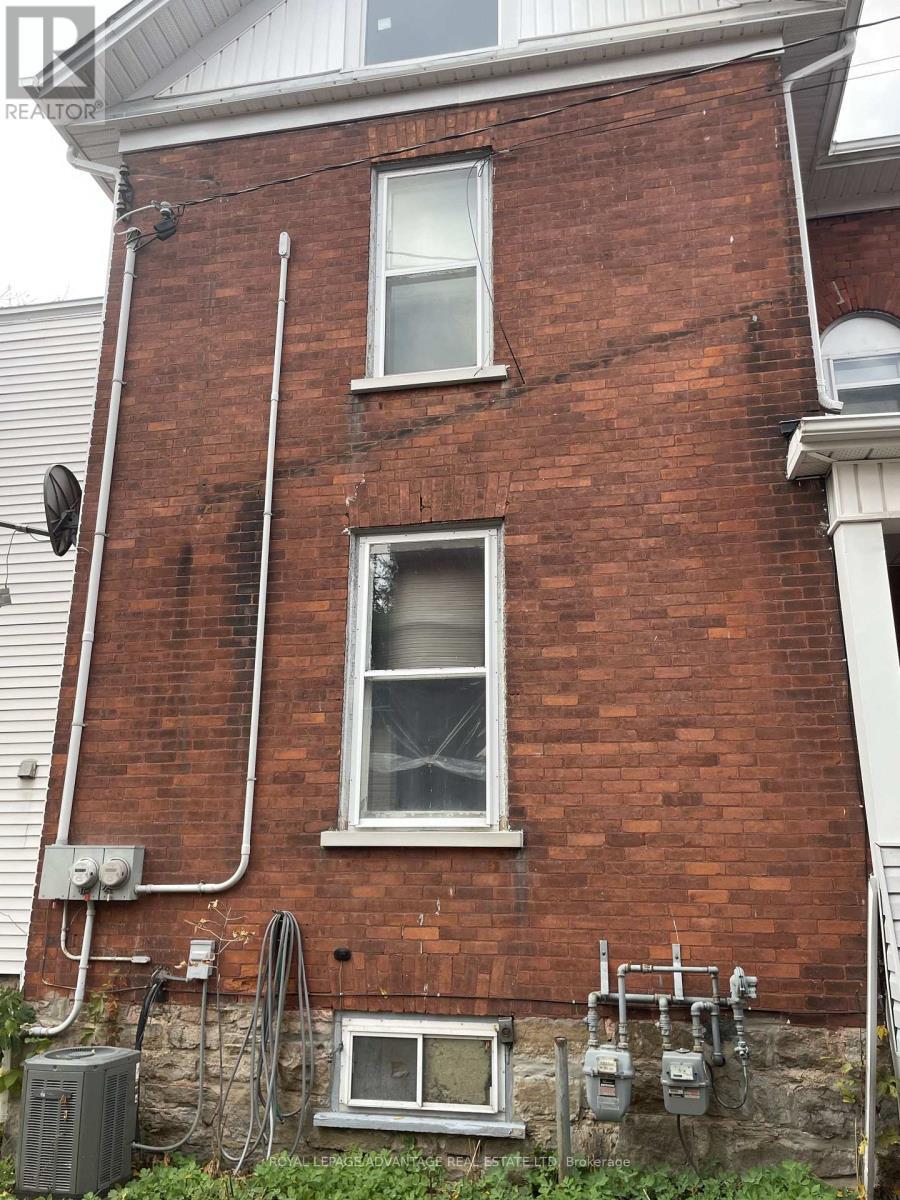 28 Mcewen Avenue, Smiths Falls, ON - Outdoor With Exterior