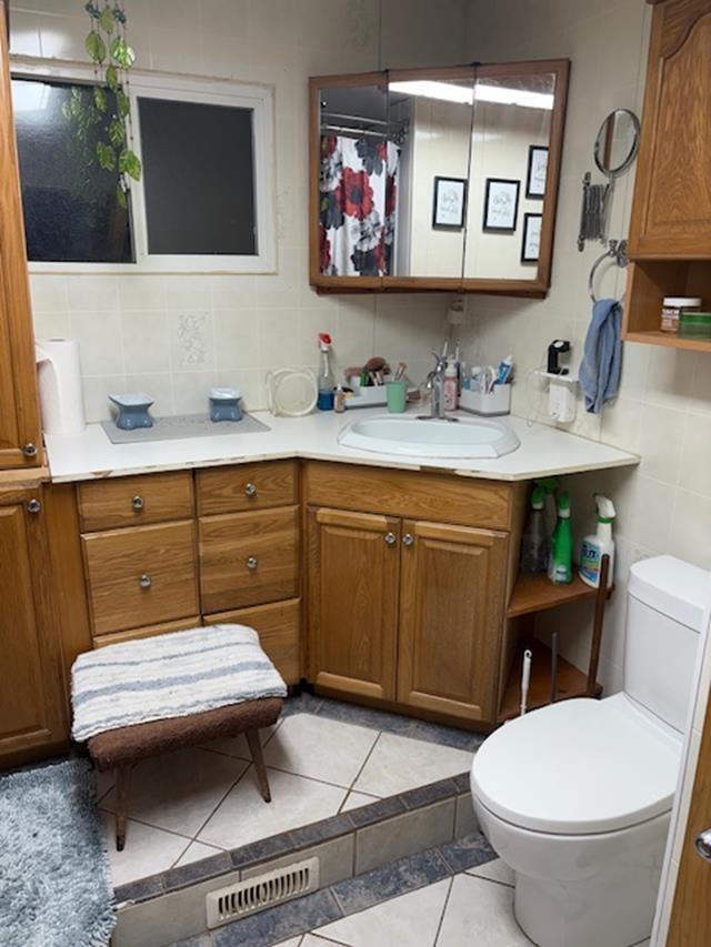 373 Arundel Street, Thunder Bay, ON - Indoor Photo Showing Bathroom
