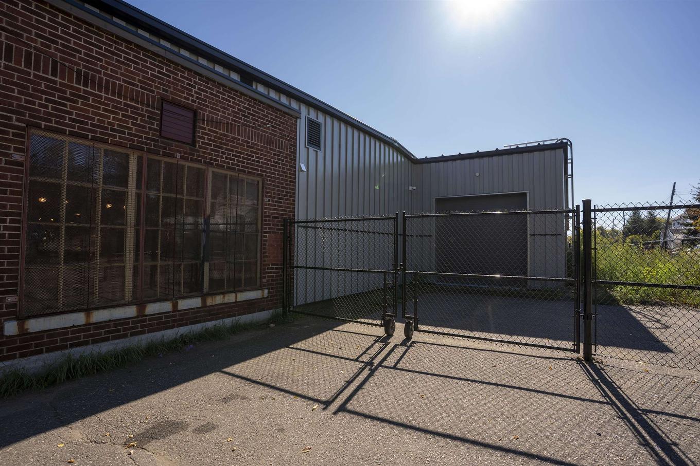 2 142 Cumberland Street N, Thunder Bay, ON