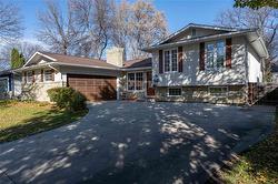 99 Waterhouse BAY  Winnipeg, MB R3R 2N6