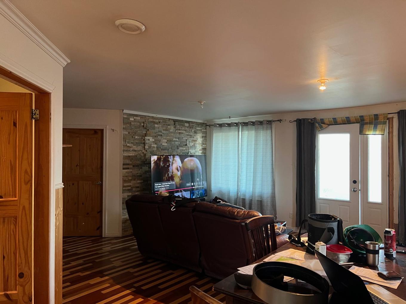 Salon - 60 6E Rue, Chapais, QC - Indoor